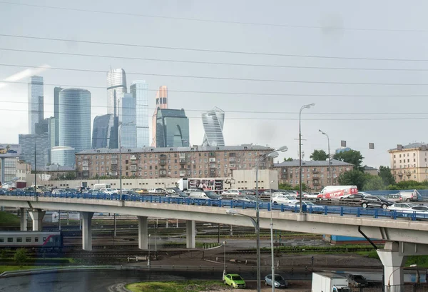 Moskova, Rusya - 22 Haziran 2017 otomobil trafik üçüncü taşıma halkası ve iş merkezi Moskova şehir Moskova.