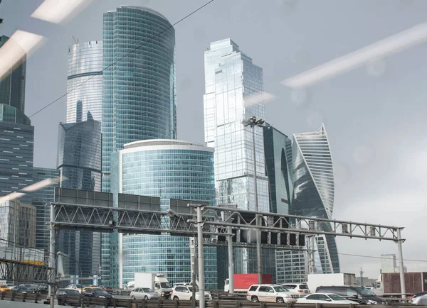 Moskova, Rusya - 22 Haziran 2017 otomobil trafik üçüncü taşıma halkası ve iş merkezi Moskova şehir Moskova.