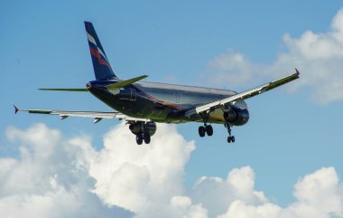  Sheremetyevo, Moscow Region, Rusya Federasyonu - 28 Haziran 2017: Airbus A321 Aeroflot havayolları Sheremetyevo Uluslararası Havaalanı'nda bir iniş yapar.