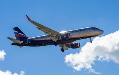  Sheremetyevo, Moscow Region, Rusya Federasyonu - 28 Haziran 2017: Airbus A320 Aeroflot havayolları Sheremetyevo Uluslararası Havaalanı'nda bir iniş yapar.