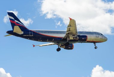  Sheremetyevo, Moscow Region, Rusya Federasyonu - 28 Haziran 2017: Airbus A320 Aeroflot havayolları Sheremetyevo Uluslararası Havaalanı'nda bir iniş yapar.