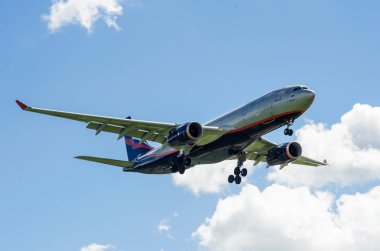  Sheremetyevo, Moscow Region, Rusya Federasyonu - 28 Haziran 2017: Airbus A330 Aeroflot havayolları Sheremetyevo Uluslararası Havaalanı'nda bir iniş yapar.