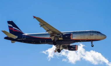  Sheremetyevo, Moscow Region, Rusya Federasyonu - 28 Haziran 2017: Airbus A320 Aeroflot havayolları Sheremetyevo Uluslararası Havaalanı'nda bir iniş yapar.