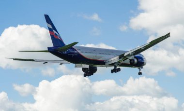 Sheremetyevo, Moscow Region, Rusya Federasyonu - 28 Haziran 2017: Boeing 777-300er Aeroflot havayolları Sheremetyevo Uluslararası Havaalanı'nda bir iniş yapar.