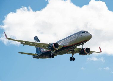  Sheremetyevo, Moscow Region, Rusya Federasyonu - 28 Haziran 2017: Airbus A320 Aeroflot havayolları Sheremetyevo Uluslararası Havaalanı'nda bir iniş yapar.