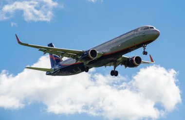  Sheremetyevo, Moscow Region, Rusya Federasyonu - 28 Haziran 2017: Airbus A321 Aeroflot havayolları Sheremetyevo Uluslararası Havaalanı'nda bir iniş yapar.