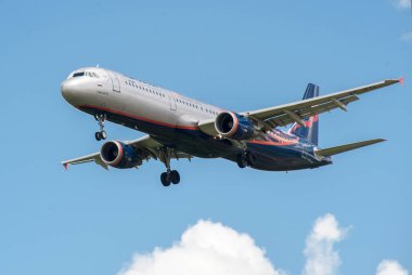 Sheremetyevo, Moscow Region, Rusya Federasyonu - 28 Haziran 2017: Airbus A321 Aeroflot havayolları üniforma Manchester United Football Club sembolizm içinde Sheremetyevo Uluslararası Havaalanı'nda bir iniş yapar.