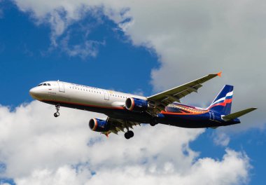 Sheremetyevo, Moscow Region, Rusya Federasyonu - 28 Haziran 2017: Airbus A321 Aeroflot havayolları üniforma Manchester United Football Club sembolizm içinde Sheremetyevo Uluslararası Havaalanı'nda bir iniş yapar.