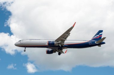  Sheremetyevo, Moscow Region, Rusya Federasyonu - 28 Haziran 2017: Airbus A321 Aeroflot havayolları Sheremetyevo Uluslararası Havaalanı'nda bir iniş yapar.