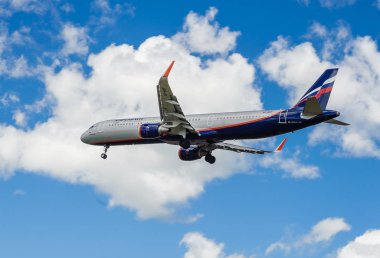  Sheremetyevo, Moscow Region, Rusya Federasyonu - 28 Haziran 2017: Airbus A321 Aeroflot havayolları Sheremetyevo Uluslararası Havaalanı'nda bir iniş yapar.