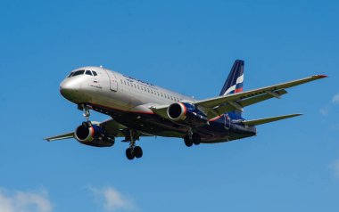 Sheremetyevo, Moscow Region, Rusya Federasyonu - 28 Haziran 2017: Sukhoi Superjet 100 (Ssj 100-95b) Aeroflot havayolları Sheremetyevo Uluslararası Havaalanı'nda bir iniş yapar.