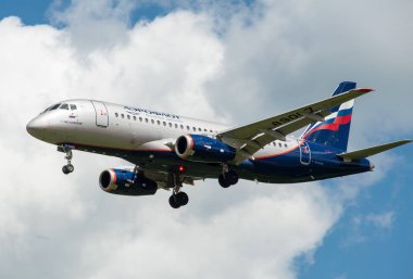 Sheremetyevo, Moscow Region, Rusya Federasyonu - 28 Haziran 2017: Sukhoi Superjet 100 (Ssj 100-95b) Aeroflot havayolları Sheremetyevo Uluslararası Havaalanı'nda bir iniş yapar.