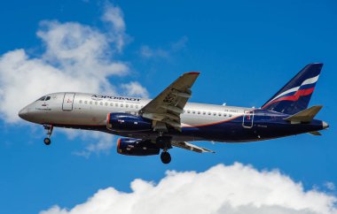 Sheremetyevo, Moscow Region, Rusya Federasyonu - 28 Haziran 2017: Sukhoi Superjet 100 (Ssj 100-95b) Aeroflot havayolları Sheremetyevo Uluslararası Havaalanı'nda bir iniş yapar.