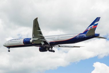 Sheremetyevo, Moscow Region, Rusya Federasyonu - 28 Haziran 2017: Boeing 777-300er Aeroflot havayolları Sheremetyevo Uluslararası Havaalanı'nda bir iniş yapar.