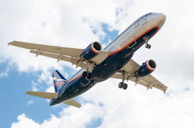  Sheremetyevo, Moscow Region, Rusya Federasyonu - 28 Haziran 2017: Airbus A320 Aeroflot havayolları Sheremetyevo Uluslararası Havaalanı'nda bir iniş yapar.