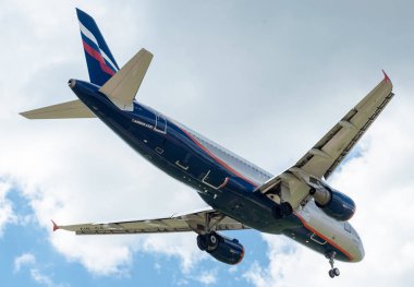  Sheremetyevo, Moscow Region, Rusya Federasyonu - 28 Haziran 2017: Airbus A320 Aeroflot havayolları Sheremetyevo Uluslararası Havaalanı'nda bir iniş yapar.