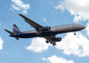  Sheremetyevo, Moscow Region, Rusya Federasyonu - 28 Haziran 2017: Airbus A321 Aeroflot havayolları Sheremetyevo Uluslararası Havaalanı'nda bir iniş yapar.