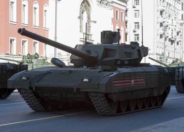 Moskova, Rusya - 07 Mayıs 2017 Rus ana muharebe tankı T-14 Armata askeri geçit töreni provası Moskova Tverskaya Caddesi üzerinde zafer bayramı sırasında.