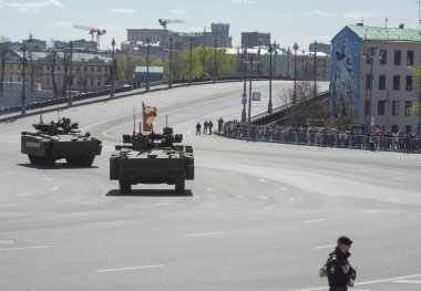 Moskova, Rusya - 07 Mayıs 2017 zırhlı personel Btr-Md askeri geçit töreni Moskova Zafer Bayramı için prova sırasında 