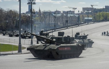Moskova, Rusya - 07 Mayıs 2017 Rus ana muharebe tankı T-14 Armata askeri geçit töreni Moskova Zafer Bayramı için prova sırasında.