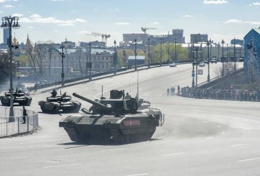 Moskova, Rusya - 07 Mayıs 2017 Rus ana muharebe tankı T-14 Armata askeri geçit töreni Moskova Zafer Bayramı için prova sırasında.