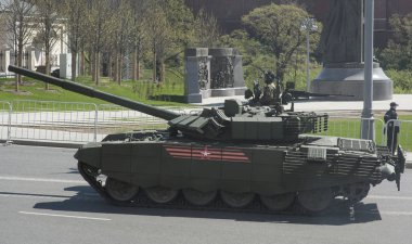 Moskova, Rusya - 07 Mayıs 2017 askeri geçit töreni Moskova Zafer Bayramı için prova sırasında Rus ana muharebe tankı T-72b3.