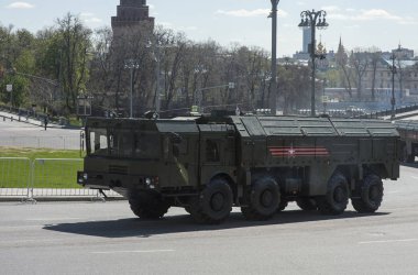 Moskova, Rusya - 07 Mayıs 2017 operasyonel taktik füze karmaşık 9 k 720 iskender (Ss-26 taş) askeri geçit töreni Moskova Zafer Bayramı için prova sırasında.