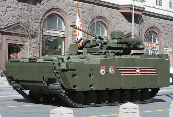 Moskova, Rusya - 07 Mayıs 2017 zırhlı personel Btr-Md askeri geçit töreni Moskova Zafer Bayramı için prova sırasında 