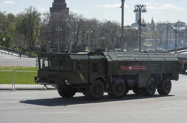 Moskova, Rusya - 07 Mayıs 2017 operasyonel taktik füze karmaşık 9 k 720 iskender (Ss-26 taş) askeri geçit töreni Moskova Zafer Bayramı için prova sırasında.