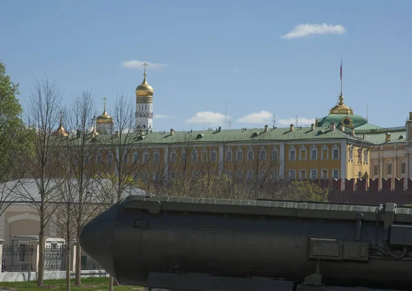 Moskova, Rusya - 07 Mayıs 2017 ile katı yakıt kıtalararası balistik füze Rs-24 Yars füze sistemi (Topol'-Bay veya Ss-29) zafer günü askeri geçit töreni provası sırasında.