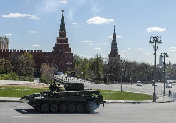 Moskova, Rusya - 07 Mayıs 2017 hava savaş aracı Bmd-4 askeri geçit töreni Moskova Zafer Bayramı için prova sırasında.