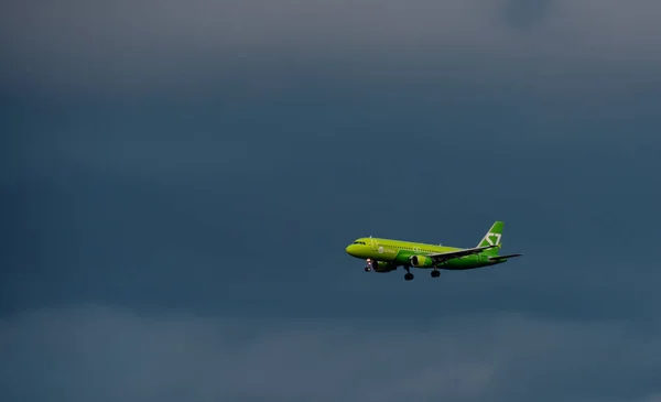 July 2018 Russia Moscow Aircraft Airbus A320 Airlines Landing Domodedovo — Stock Photo, Image