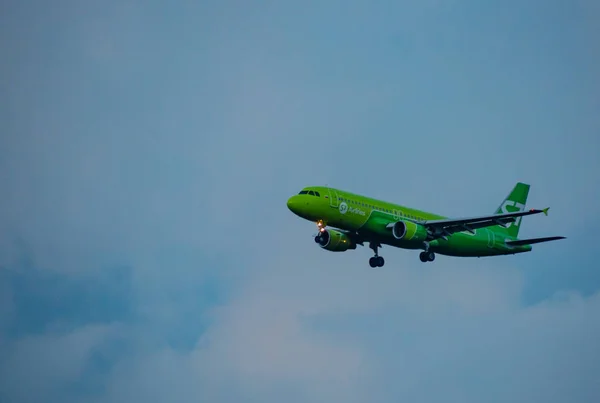 July 2018 Russia Moscow Aircraft Airbus A320 Airlines Landing Domodedovo — Stock Photo, Image