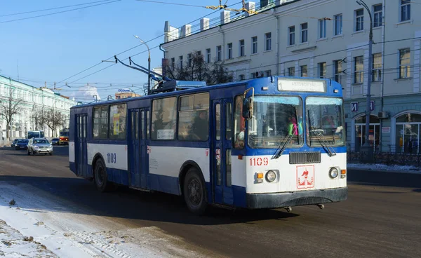 Лютого 2018 Орел Росія Старі Тролейбуса Вулиці Gostinnaja Орлі — стокове фото