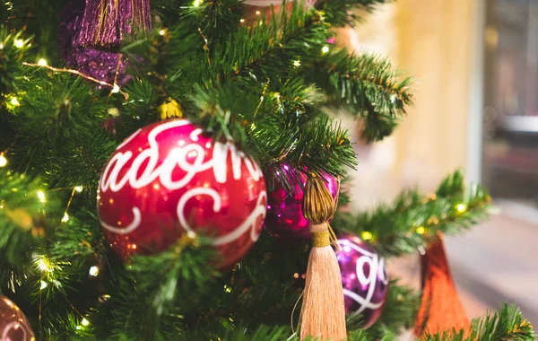 Χριστουγεννιάτικο Δέντρο Στο Εμπορικό Κέντρο Gum Στην Κόκκινη Πλατεία Στη — Φωτογραφία Αρχείου