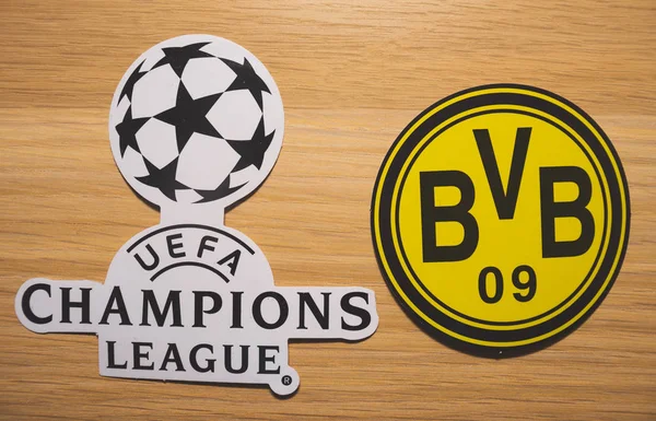 15 Aralık 2018. Nyon İsviçre. Futbol kulübü Borussia Dortmund logosu ve Uefa Şampiyonlar Ligi.