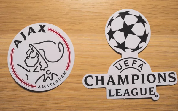 15 Aralık 2018. Nyon İsviçre. Logo futbol kulübü Ajax Amsterdam ve Uefa Şampiyonlar Ligi.