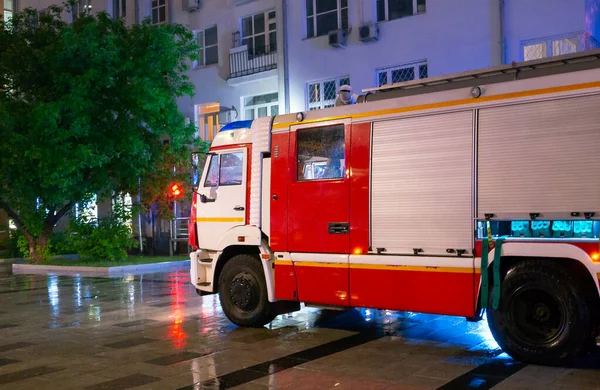 Fire Engines Courtyard Apartment Building Fire Occurred Night Rain — Stock Photo, Image