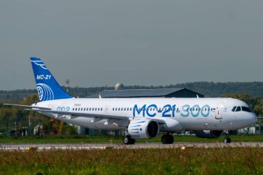 30 Ağustos 2019. Zhukovsky, Rusya. Uluslararası Havacılık ve Uzay Salonu MAKS 2019 'da orta menzilli Rus yolcu uçağı Irkut MC-21 vaat ediyor..