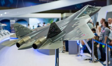 30 Ağustos 2019. Zhukovsky, Rusya. Uluslararası Havacılık ve Uzay Salonu MAKS 2019 'da gelecek vaat eden beşinci nesil Rus çoklu savaş uçağı Sukhoi Su-57' nin planı..