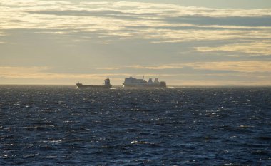 22 Nisan 2019, Stockholm, İsveç. Finlandiya taşımacılık şirketi Finnlines Finnclipper 'ın hızlı yolcu ve otomobil feribotu Stockholm' de döner yelkenli ile donatılmıştır..