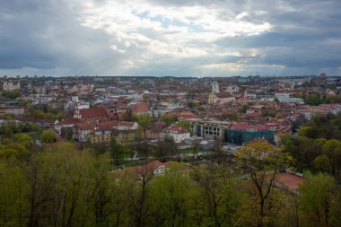 Eski Vilnius şehrinin Üç Çapraz Dağ manzarası.