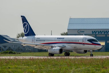 30 Ağustos 2019. Zhukovsky, Rusya. Rus kısa menzilli dar gövdeli yolcu uçağı Sukhoi Superjet 100 Uluslararası Havacılık ve Uzay Salonu MAKS 2019.