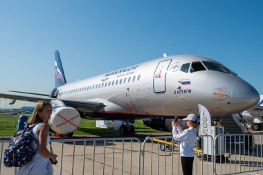 30 Ağustos 2019. Zhukovsky, Rusya. Rus kısa menzilli yolcu uçağı Sukhoi Superjet 100 Aeroflot Rus Havayolları Uluslararası Havacılık ve Uzay Salonu MAKS 2019.