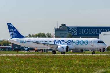 30 Ağustos 2019. Zhukovsky, Rusya. Uluslararası Havacılık ve Uzay Salonu MAKS 2019 'da orta menzilli Rus yolcu uçağı Irkut MC-21 vaat ediyor..