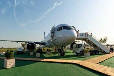 30 Ağustos 2019. Zhukovsky, Rusya. Uluslararası Havacılık ve Uzay Salonu MAKS 2019 'da orta menzilli Rus yolcu uçağı Irkut MC-21 vaat ediyor..