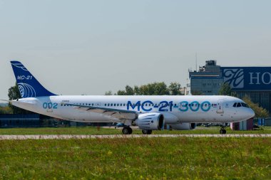 30 Ağustos 2019. Zhukovsky, Rusya. Uluslararası Havacılık ve Uzay Salonu MAKS 2019 'da orta menzilli Rus yolcu uçağı Irkut MC-21 vaat ediyor..