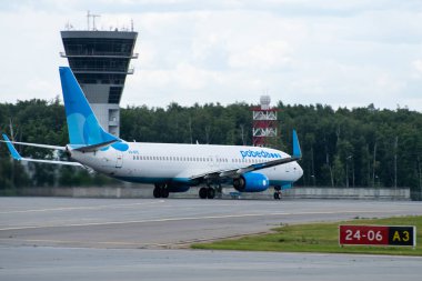 2 Temmuz 2019, Moskova, Rusya. Boeing Boeing 737-800 Pobeda uçağı Moskova 'daki Vnukovo havaalanında..