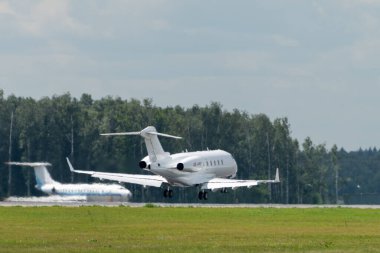 2 Temmuz 2019, Moskova, Rusya. Uçak Bombacısı BD-100-1A10 Challenger Moskova 'daki Vnukovo havaalanında 300 Amira Hava Yolları.