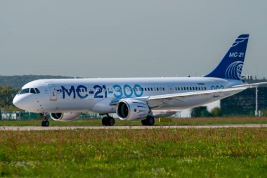 30 Ağustos 2019. Zhukovsky, Rusya. Uluslararası Havacılık ve Uzay Salonu MAKS 2019 'da orta menzilli Rus yolcu uçağı Irkut MC-21 vaat ediyor..